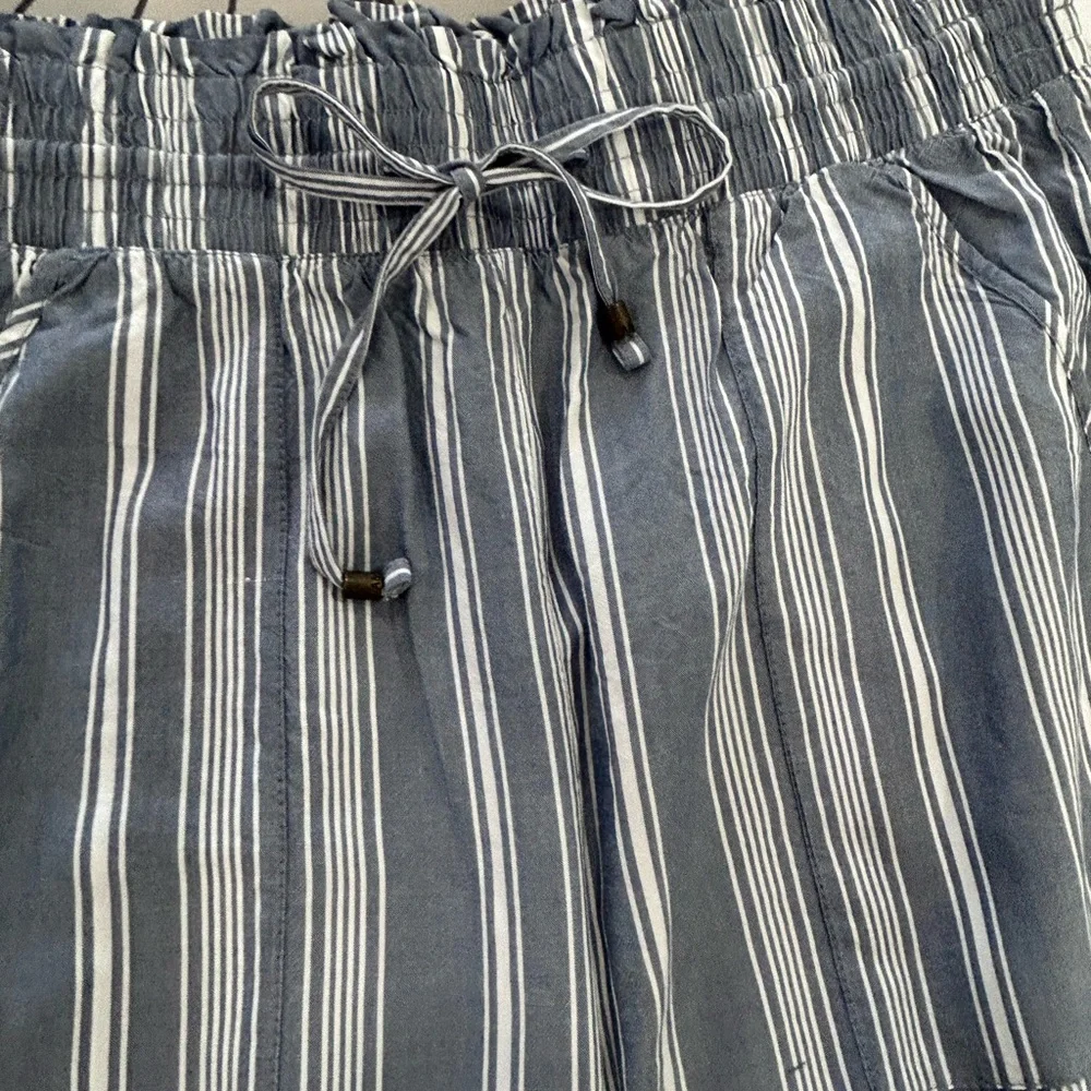 💥PRICE⬇️ 
ABERCROMBIE & FITCH • Blue & White Stripe Wide leg Pants • sz Small - Picture 6 of 11